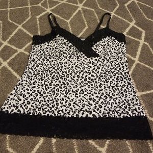 White House Black Market size medium tank EUC